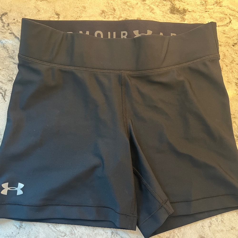 Under armour women’s shorts size large